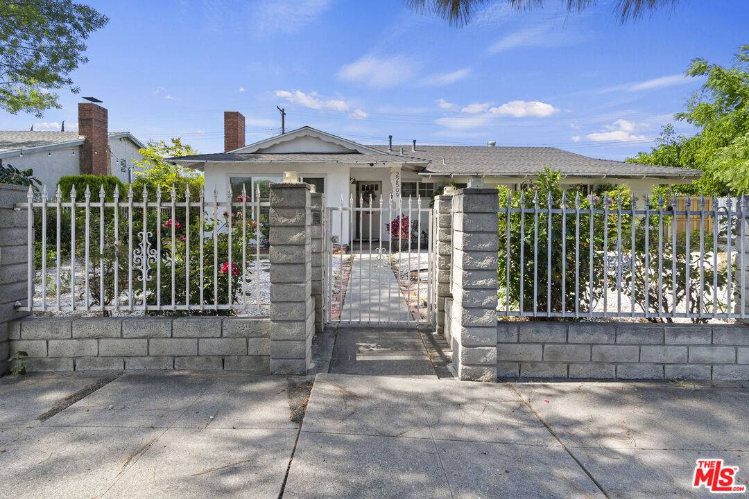 West Hills, CA 91307,22509 Saticoy St