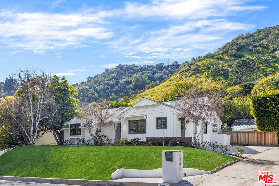 Beverly Hills, CA 90210,1801 San Ysidro Dr