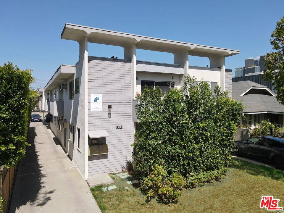 Los Angeles, CA 90038,843 N Orange Dr