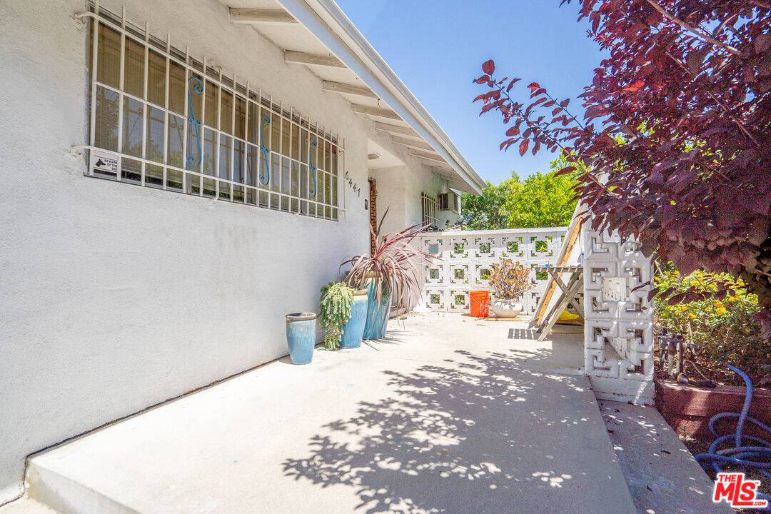 North Hollywood, CA 91606,6447 Whitsett Ave