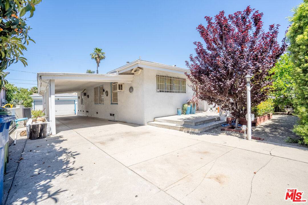 North Hollywood, CA 91606,6447 Whitsett Ave