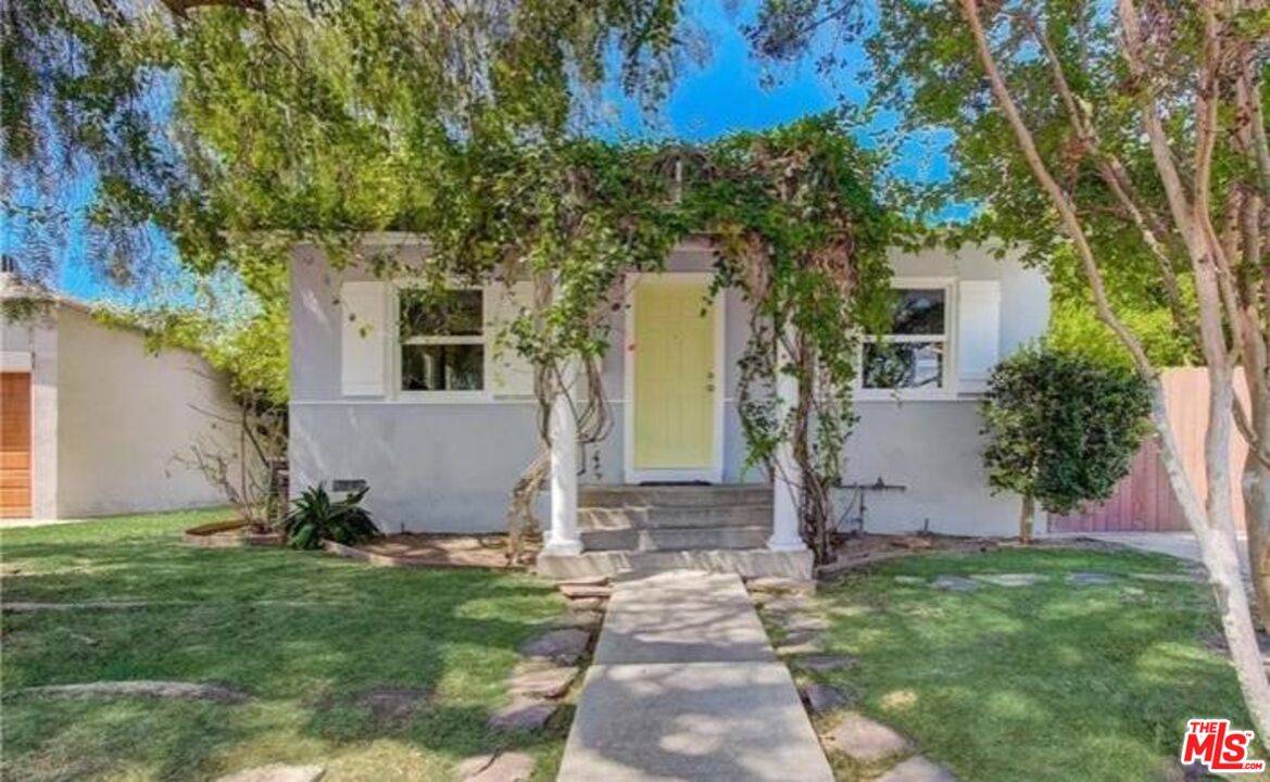 Encino, CA 91316,17832 Rhoda St