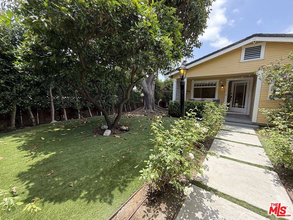 West Hollywood, CA 90046,901 N Orange Grove Ave
