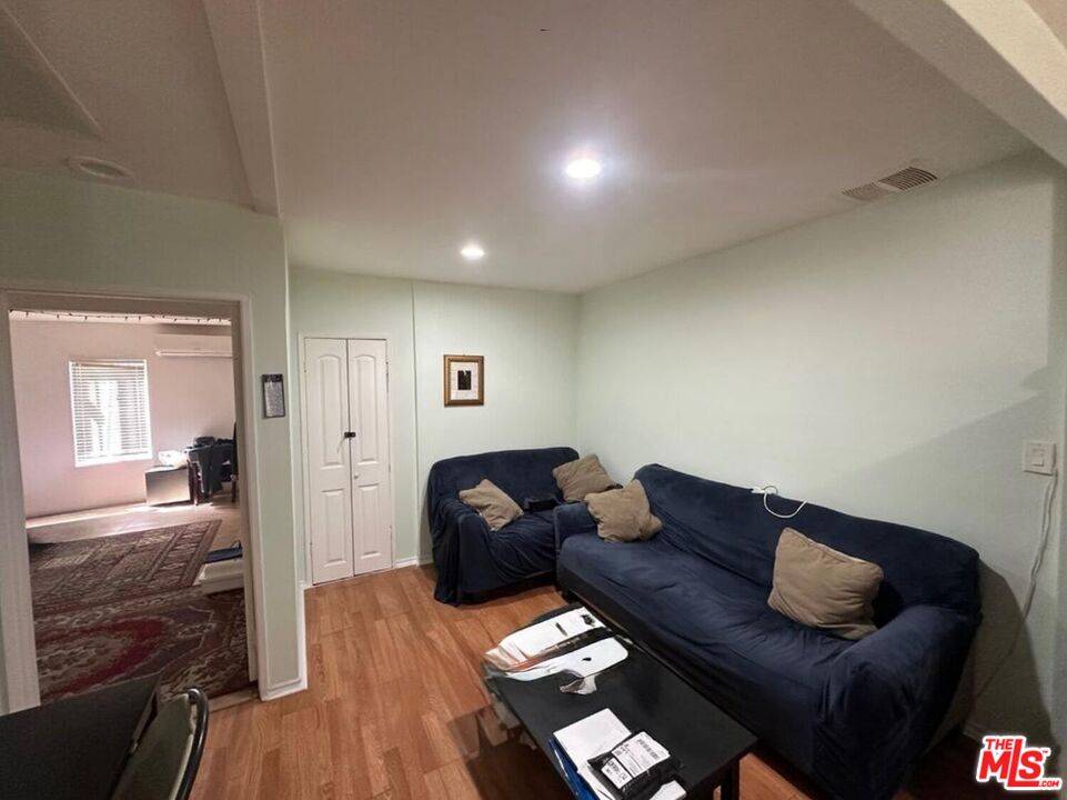 Reseda, CA 91335,7304 Canby Ave #B