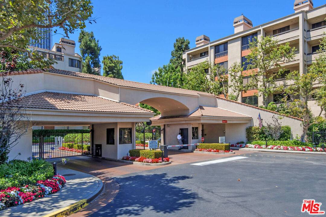 Los Angeles, CA 90067,2132 Century Park Ln #304