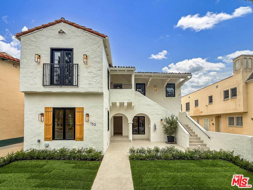 Beverly Hills, CA 90211,150 N Arnaz Dr #D