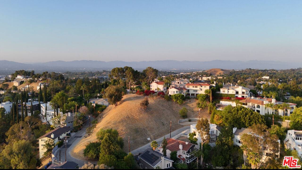 Woodland Hills, CA 91364,5015 Calatrana Dr