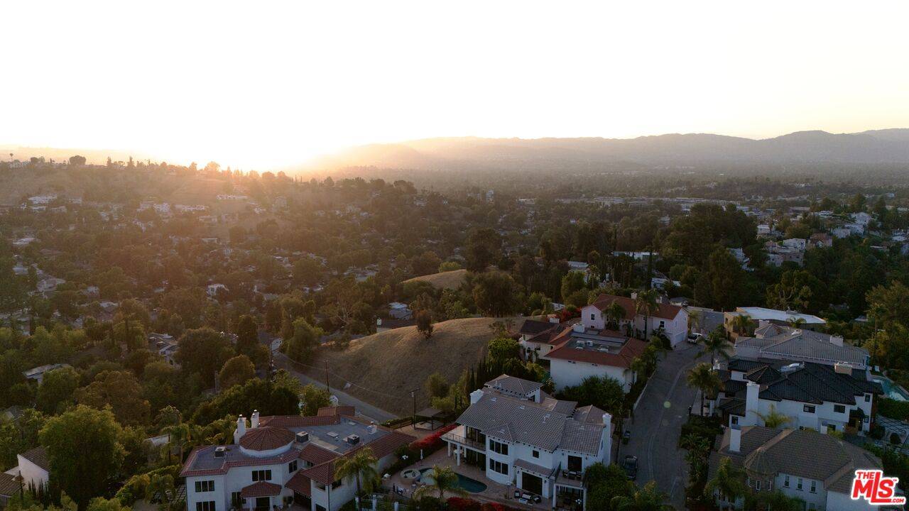 Woodland Hills, CA 91364,5015 Calatrana Dr