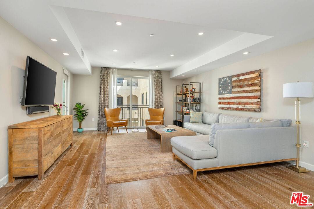 Los Angeles, CA 90049,441 S Barrington Ave #303