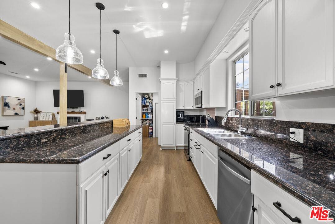Woodland Hills, CA 91367,5656 Penfield Ave