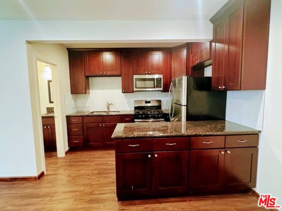 Beverly Hills, CA 90212,137 S Crescent Dr #9