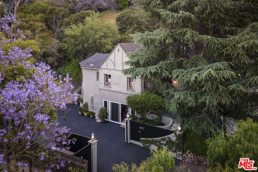 Los Angeles, CA 90046,2111 Kress St