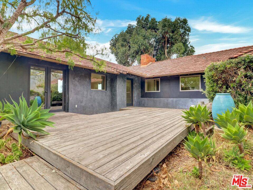 Pacific Palisades, CA 90272,16959 Dulce Ynez Ln