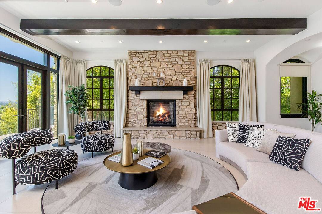Beverly Hills, CA 90210,2175 Summitridge Dr