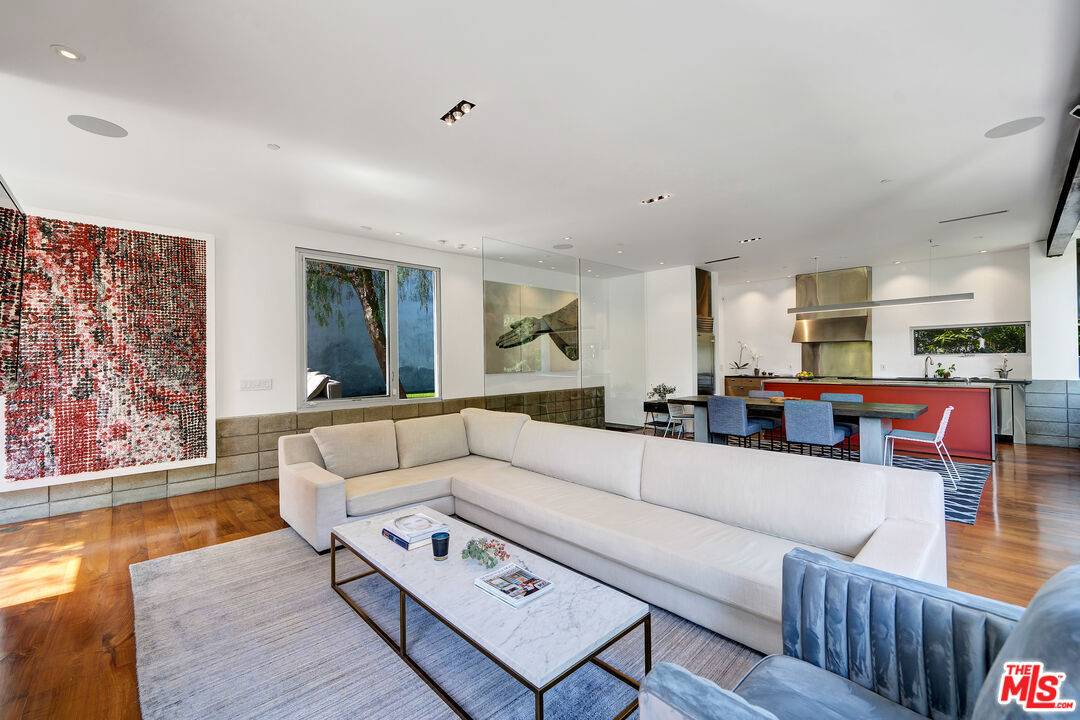 Beverly Hills, CA 90210,10060 Westwanda Dr