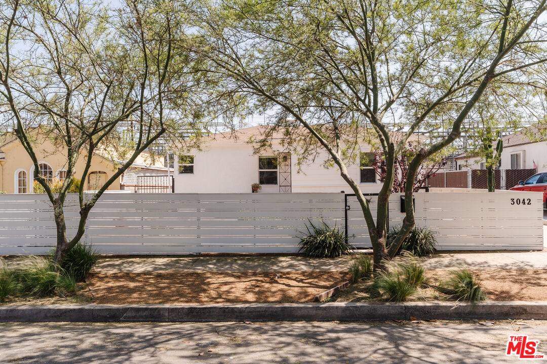 Los Angeles, CA 90039,3042 Glenhurst Ave