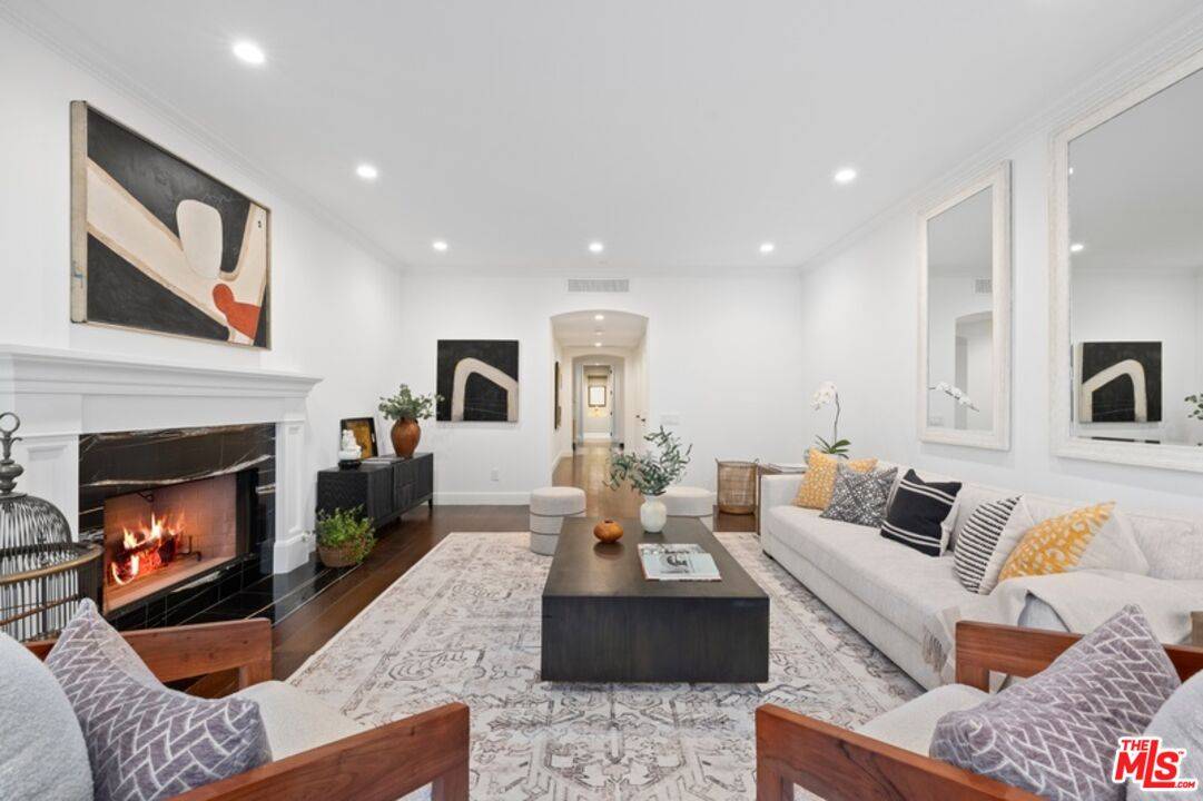 Los Angeles, CA 90049,12218 Montana Ave #302