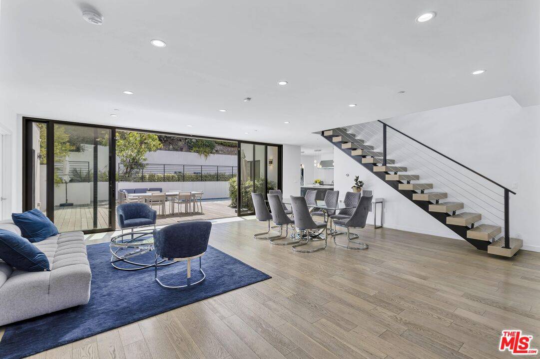Beverly Hills, CA 90210,2044 Benedict Canyon Dr