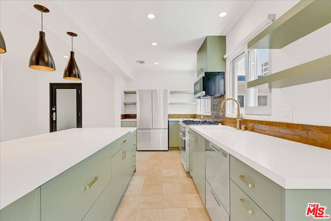 Beverly Hills, CA 90211,210 S Hamilton Dr #10