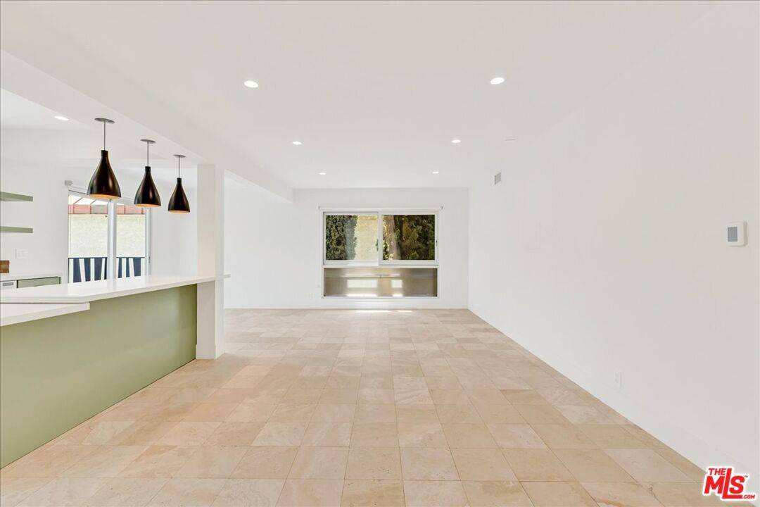 Beverly Hills, CA 90211,210 S Hamilton Dr #10