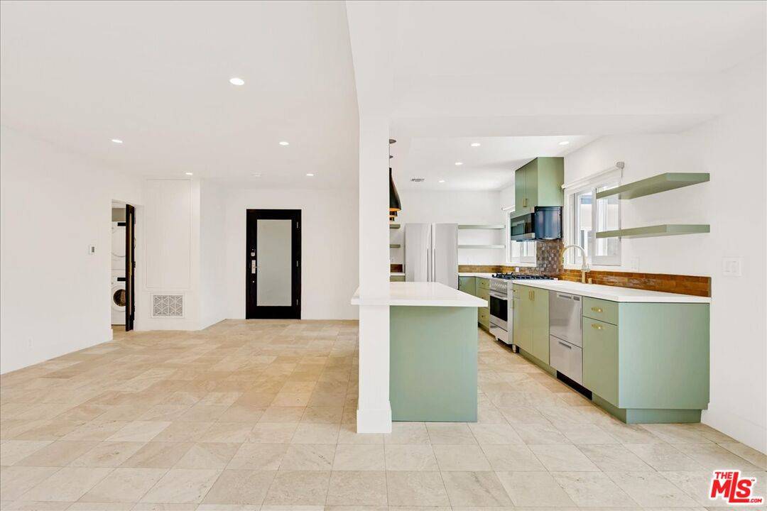 Beverly Hills, CA 90211,210 S Hamilton Dr #10