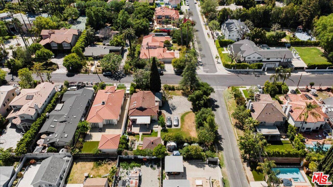 Tarzana, CA 91356,5460 Aura Ave