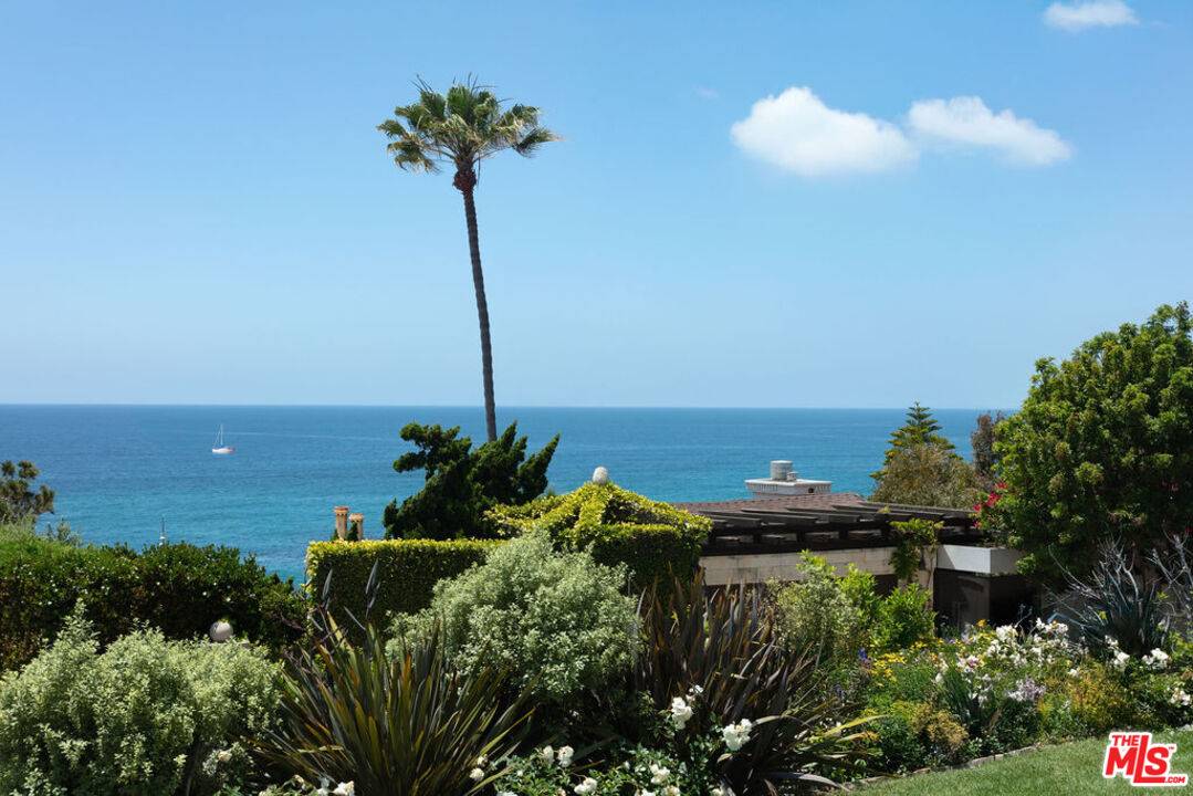 Laguna Beach, CA 92651,31506 Bluff