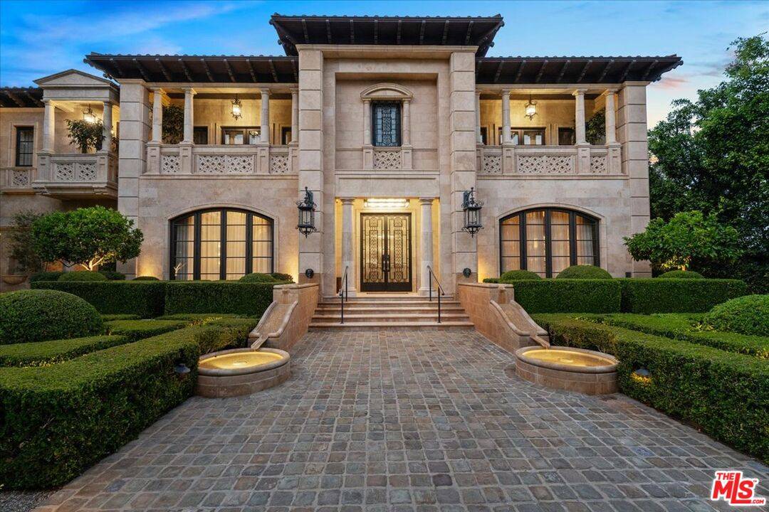 Beverly Hills, CA 90210,804 N Elm Dr
