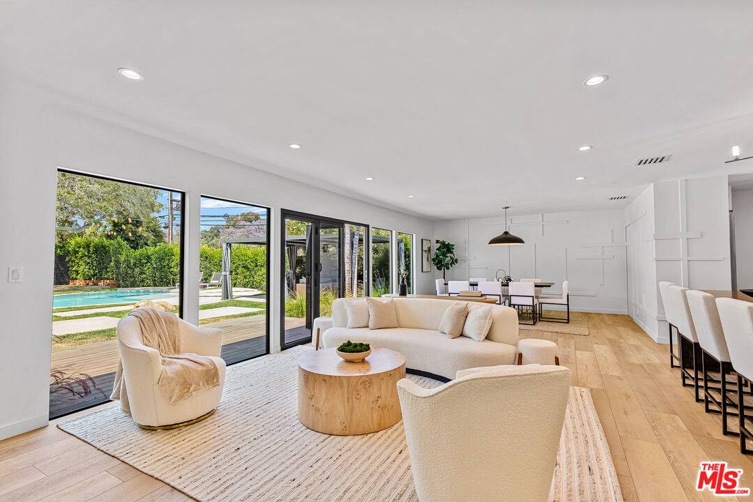 Los Angeles, CA 90049,13301 Westcove Dr