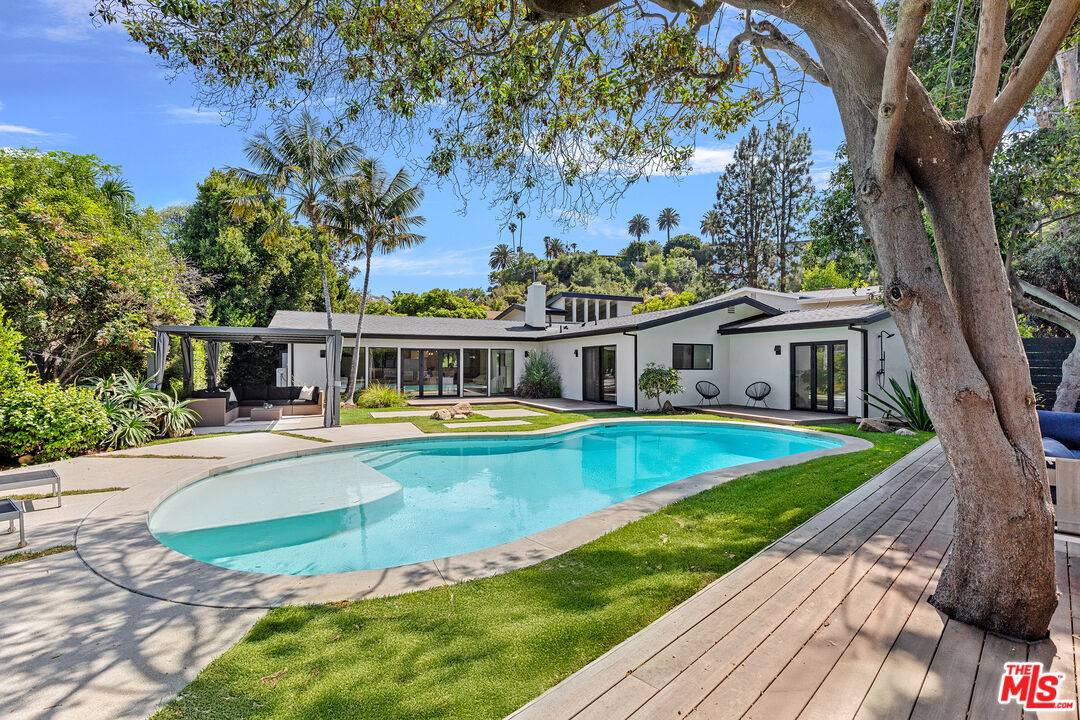 Los Angeles, CA 90049,13301 Westcove Dr