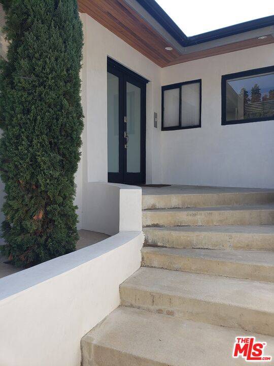 Los Angeles, CA 90069,1317 Devlin Dr