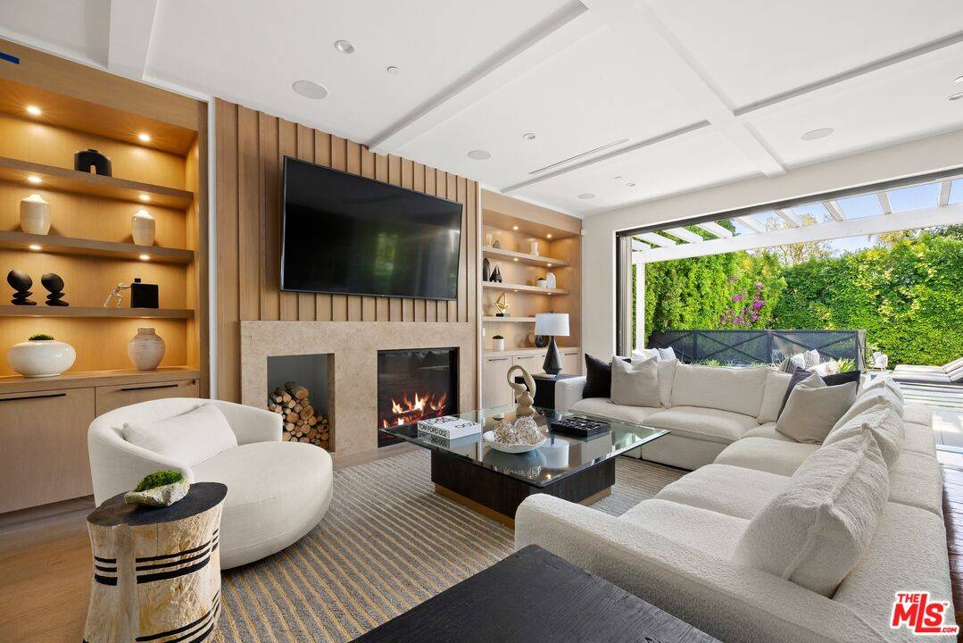 Sherman Oaks, CA 91403,15125 Valley Vista Blvd