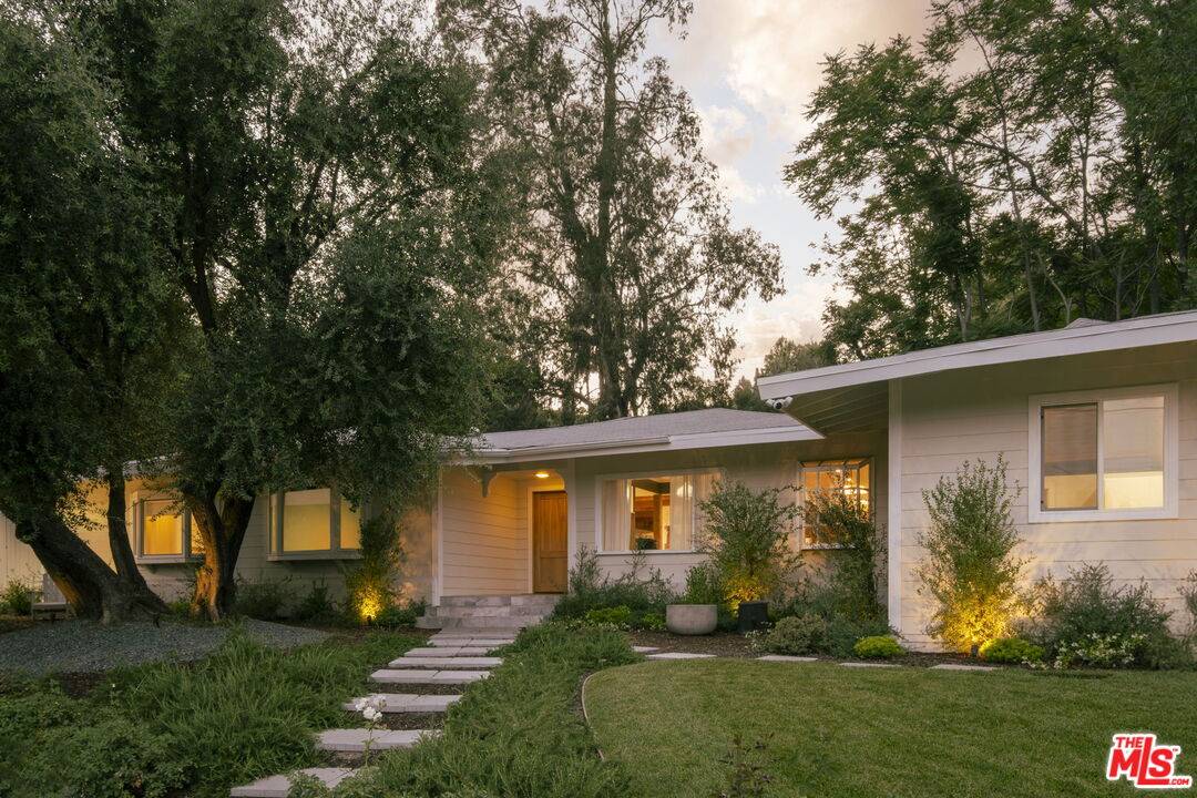 Tarzana, CA 91356,4901 Palo Dr