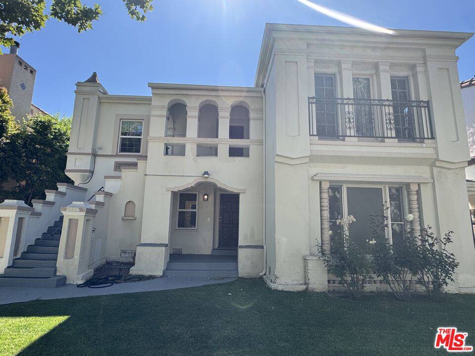 Beverly Hills, CA 90211,211 S Arnaz Dr
