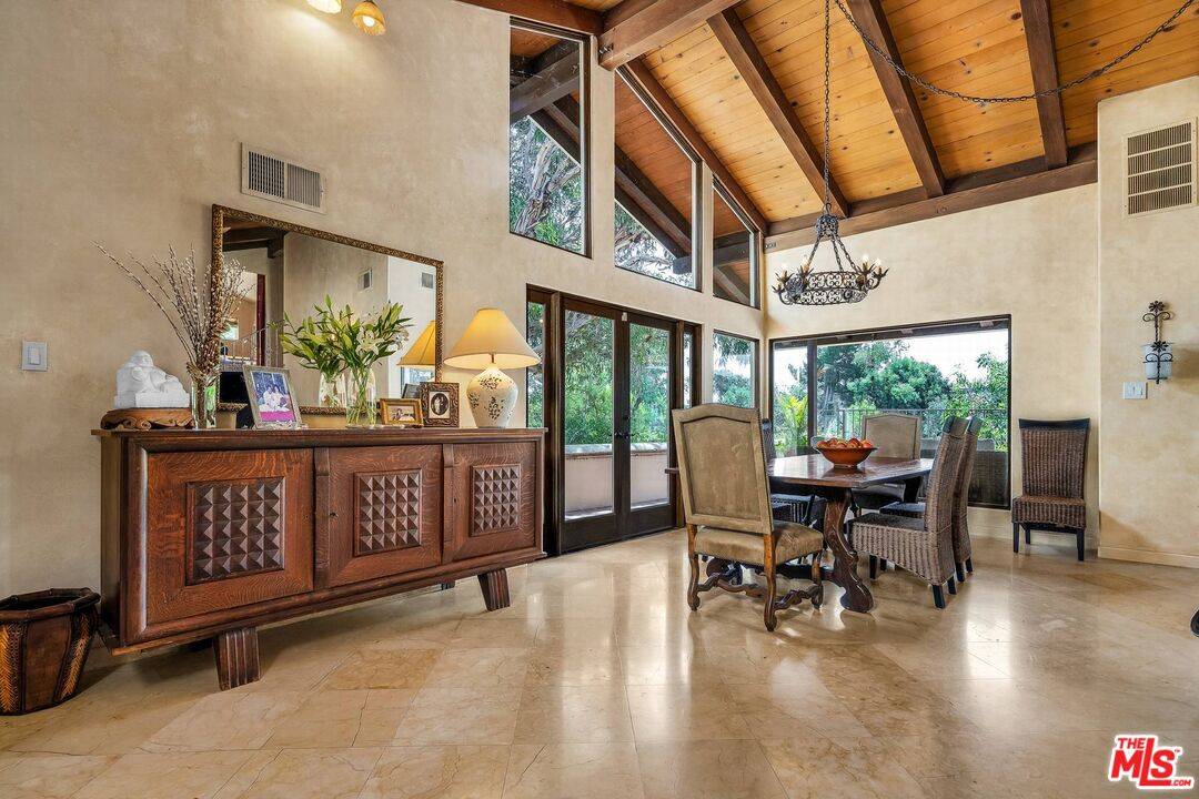 Woodland Hills, CA 91364,4557 Saltillo ST