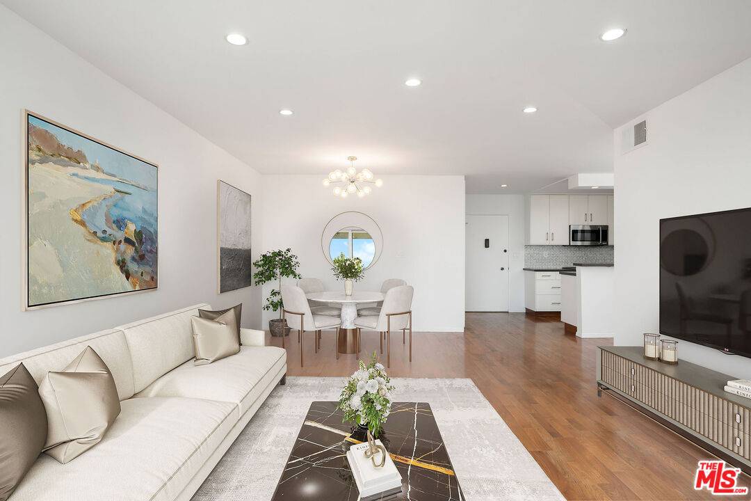 Toluca Lake, CA 91602,10240 Camarillo St #301