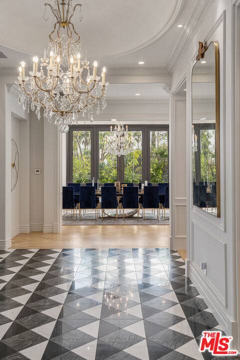 Beverly Hills, CA 90210,402 Doheny Rd