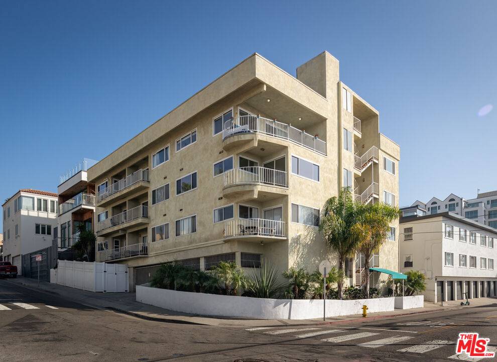 Santa Monica, CA 90401,1649 Appian Way #207