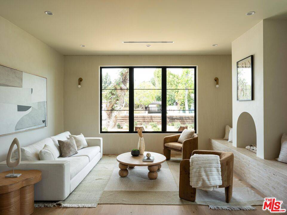 Valley Village, CA 91607,11746 La Maida St