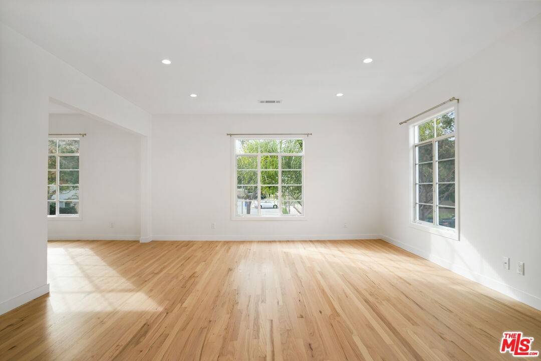 Beverly Hills, CA 90212,480 S Roxbury Dr