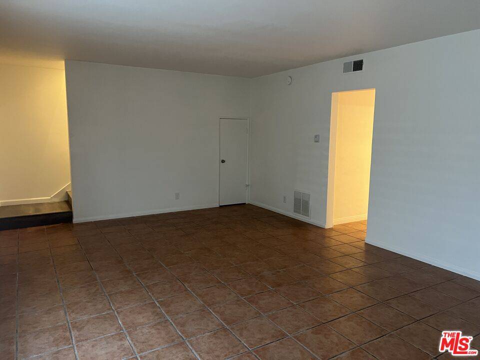 San Pedro, CA 90731,469 W 19th St #1