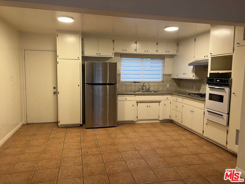 San Pedro, CA 90731,469 W 19th St #1