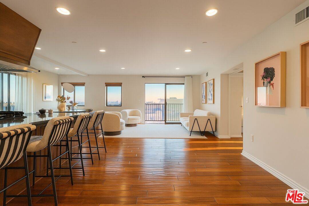 West Hollywood, CA 90069,1146 Hacienda Pl #16