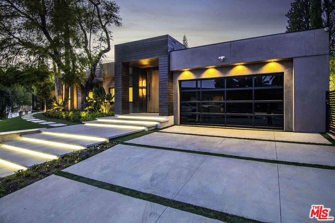 Los Angeles, CA 90049,16601 Park Lane Cir