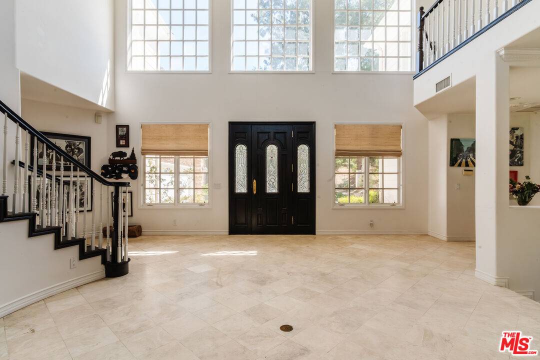 Calabasas, CA 91302,4244 Balcony Dr