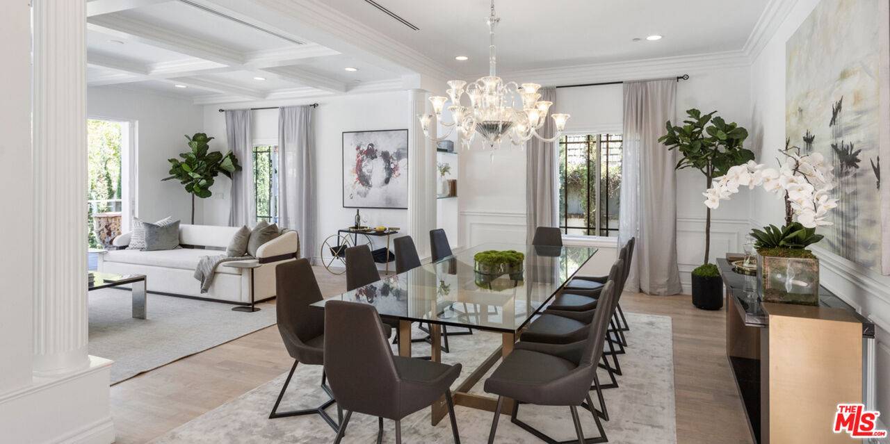 Beverly Hills, CA 90210,504 FOOTHILL RD