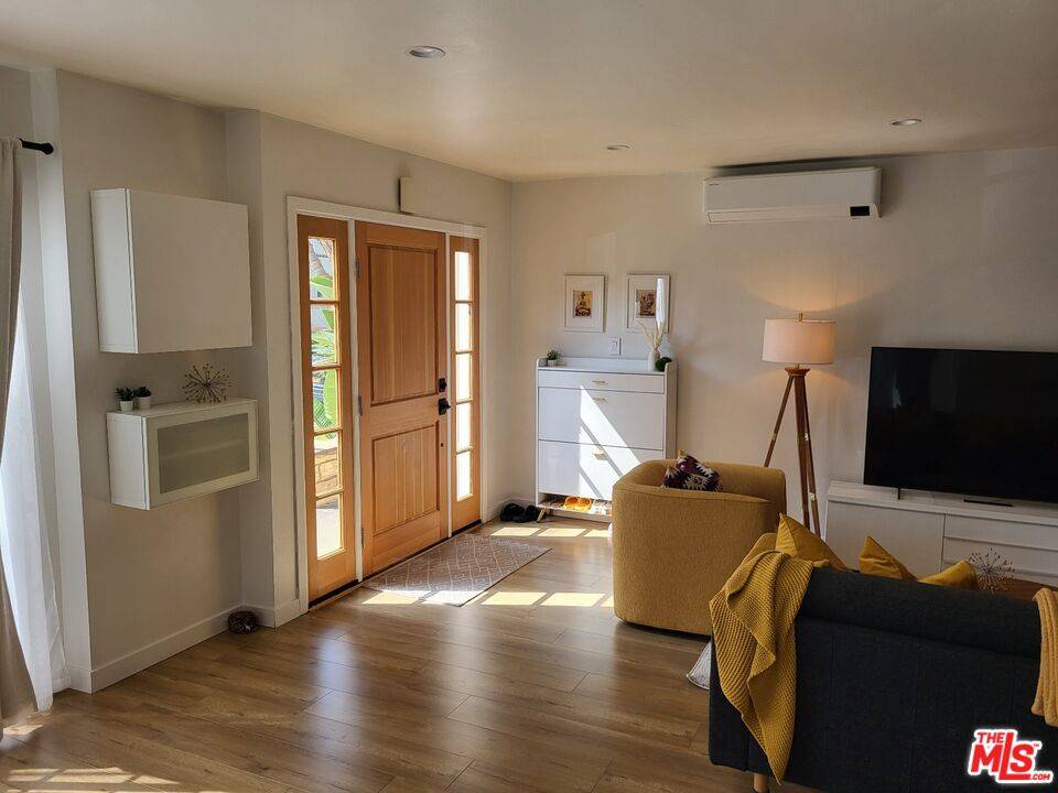 Beverly Hills, CA 90212,450 S REXFORD DR #1