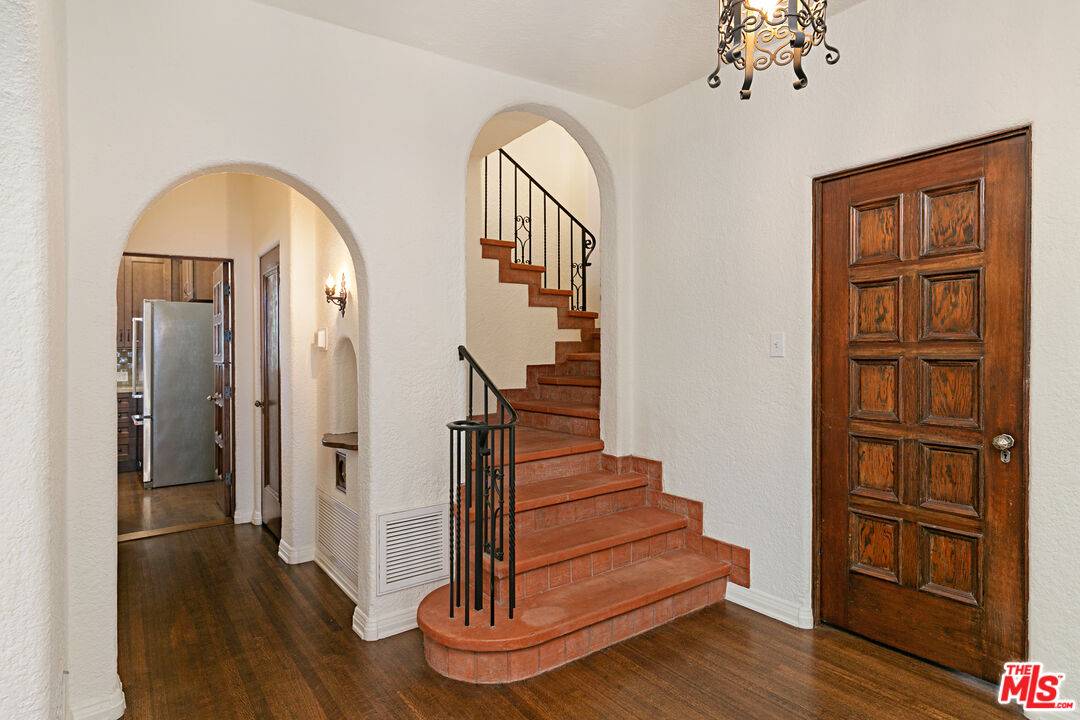 Beverly Hills, CA 90212,466 S Beverwil Dr