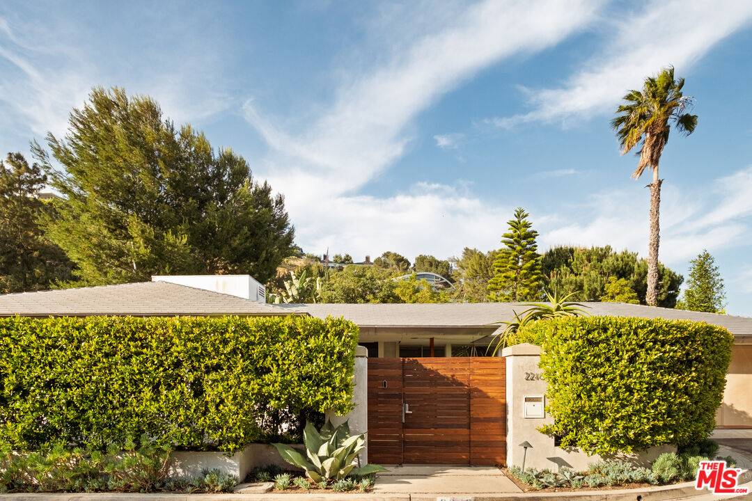 Los Angeles, CA 90068,2246 Chelan Pl