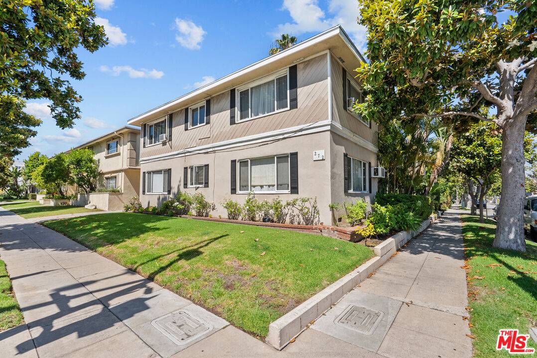 Beverly Hills, CA 90211,272 S Doheny Dr #1